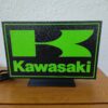 Logo LED 3D KAWASAKI – Enseigne / Emblème / Lampe / Veilleuse Lumineux Fan Art